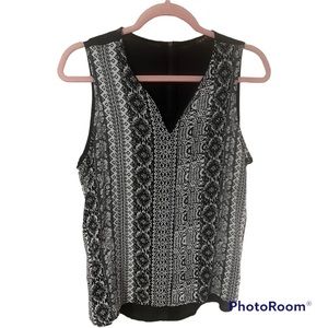 A Dex Sleeveless V-neck black & white top